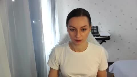 lunaa_bluee online show from 10.31.25