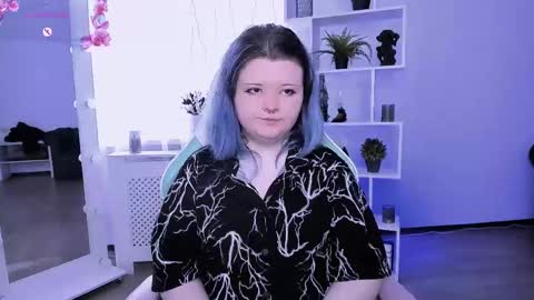 Snapshot of lunaar_ chatting on 04.25.26 Luna online show from 04.25.26