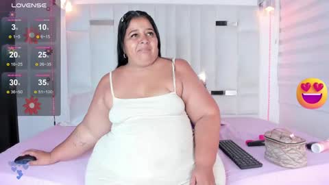 Snapshot of lunaasweett chatting on 09.13.25 online show from 09.13.25