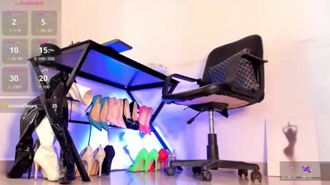 Snapshot of lunaavelezz chatting on 11.11.25 Luna Velez online show from 11.11.25