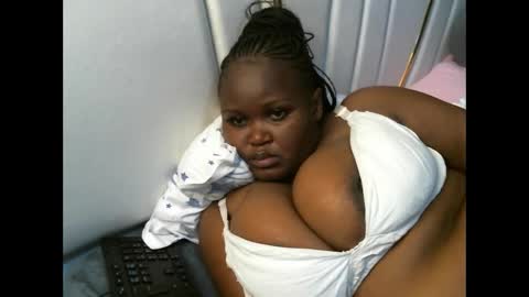 lunabloom01 online show from 11.23.25