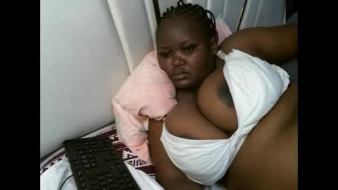 lunabloom01 online show from 12.15.25