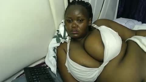 lunabloom01 online show from 12.22.25