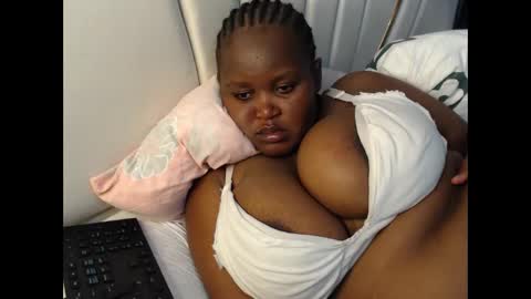 lunabloom01 online show from 01.31.26