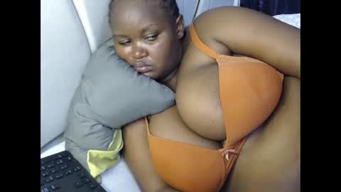 lunabloom01 online show from 04.05.26