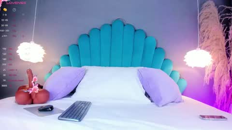 Luna  online show from 10.21.25