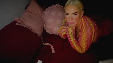 Luna Daddys Girl online show from 04.14.26