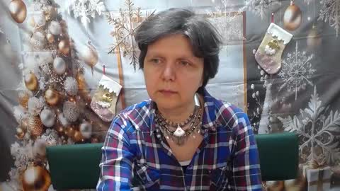 Snapshot of lunadobra chatting on 12.17.25 LunaDobra online show from 12.17.25