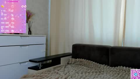 Snapshot of lunail chatting on 11.13.25 lunail online show from 11.13.25