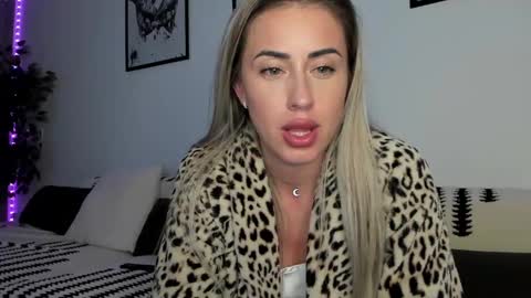 Laura online show from 02.05.25