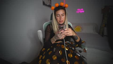 Laura online show from 10.31.25