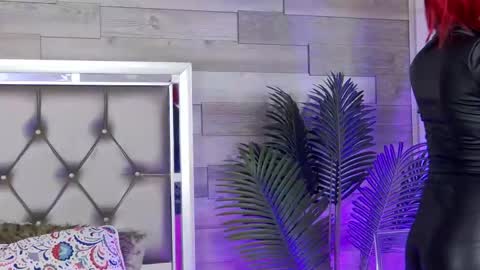 LunaJenner online show from 04.01.26