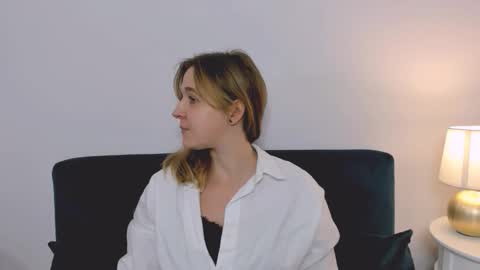 Snapshot of lunakissable chatting on 12.17.25 lunakissable online show from 12.17.25