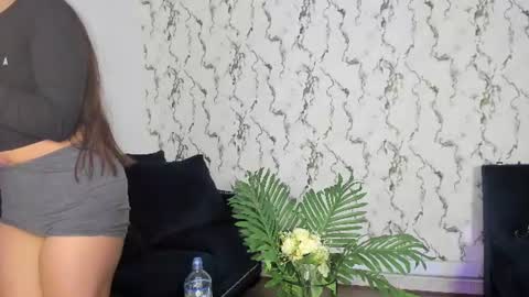 Snapshot of lunaliaa_ chatting on 06.12.26 Lunalia online show from 06.12.26