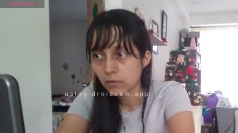 Snapshot of lunamoon_17 chatting on 01.04.25 LUNA online show from 01.04.25