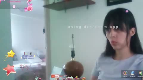 Snapshot of lunamoon_17 chatting on 01.21.25 LUNA online show from 01.21.25