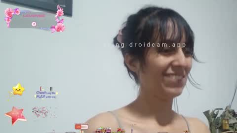 Snapshot of lunamoon_17 chatting on 01.27.25 LUNA online show from 01.27.25