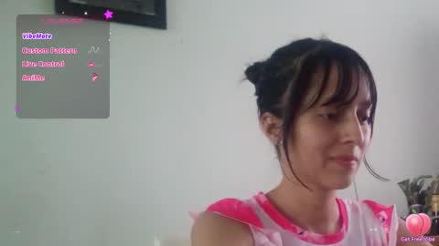 Snapshot of lunamoon_17 chatting on 02.04.25 LUNA online show from 02.04.25