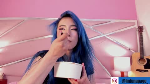 Snapshot of lunapagee chatting on 02.03.25 Luna Page online show from 02.03.25