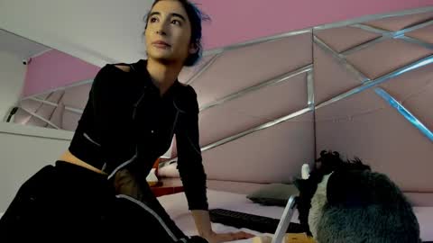 Snapshot of lunapagee chatting on 03.08.25 Luna Page online show from 03.08.25