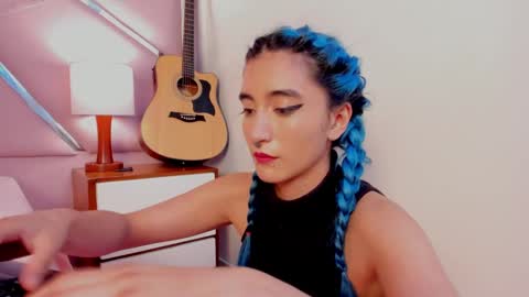 Snapshot of lunapagee chatting on 03.10.25 Luna Page online show from 03.10.25