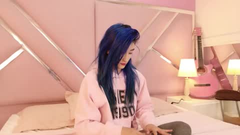 Snapshot of lunapagee chatting on 09.25.25 Luna Page online show from 09.25.25