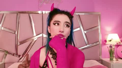 Snapshot of lunapagee chatting on 10.03.25 Luna Page online show from 10.03.25
