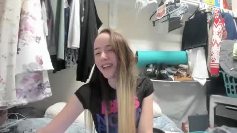 lunapixie2020 online show from 12.05.24