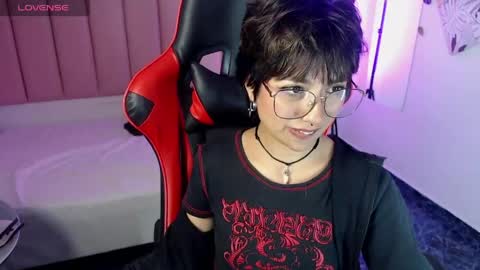 Snapshot of lunarichy chatting on 05.28.26 lunarichy online show from 05.28.26