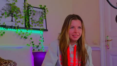 Luna Rishi online show from 01.17.25