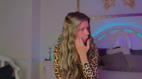 Luna Rishi online show from 10.10.25