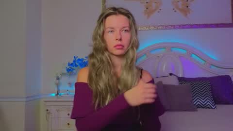 Luna Rishi online show from 10.13.25