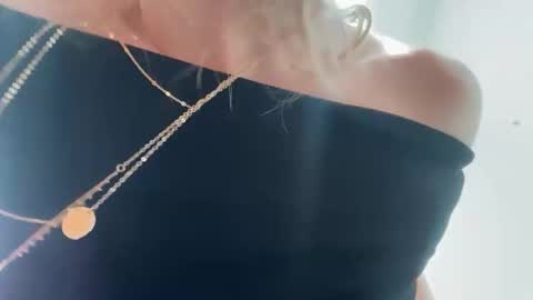 lunarose17 online show from 02.18.26