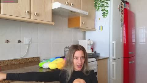 Snapshot of lunary_mix chatting on 02.01.25  Luna online show from 02.01.25