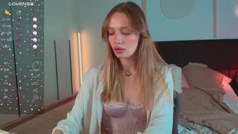 LunaticaBae online show from 10.21.25