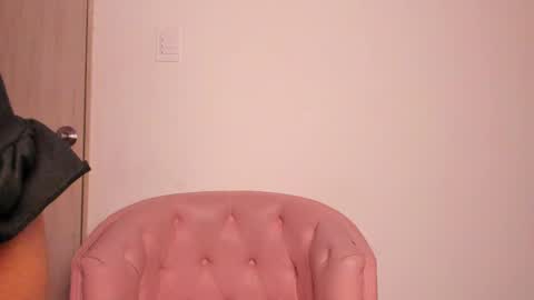 Snapshot of lunavegaa_ chatting on 05.25.26 Luna online show from 05.25.26