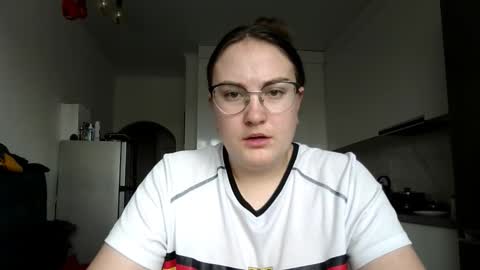 lunavelvet3 online show from 12.17.25