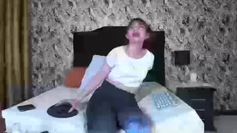   Luna velvet   online show from 09.23.25