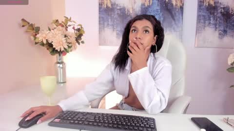 lunavelvet__ online show from 04.10.26