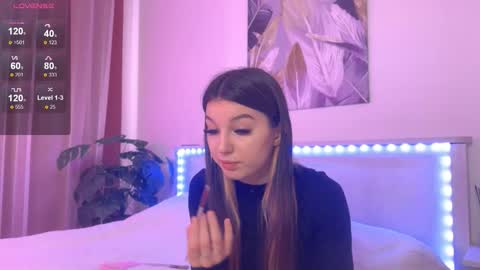 Snapshot of lunavine chatting on 11.04.25 Veronica online show from 11.04.25