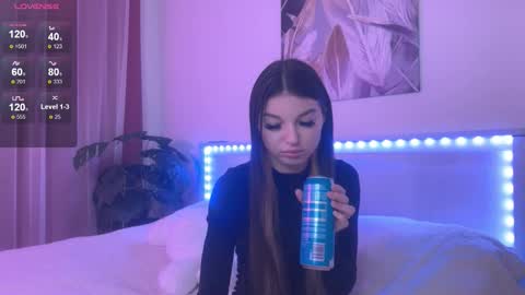 Snapshot of lunavine chatting on 11.06.25 Veronica online show from 11.06.25