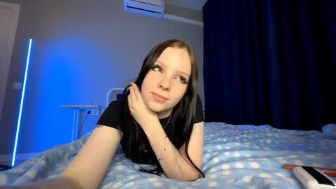 Snapshot of lunavoyce chatting on 11.08.25 Lunavoyce online show from 11.08.25