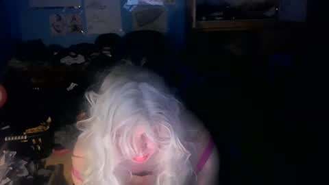 Snapshot of lunaxxxx97 chatting on 05.27.26 LunaXXX online show from 05.27.26