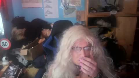 Snapshot of lunaxxxx97 chatting on 06.27.26 LunaXXX online show from 06.27.26