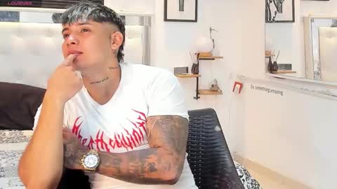 Snapshot of lunay_xtreemboy chatting on 09.26.25 Lunay online show from 09.26.25