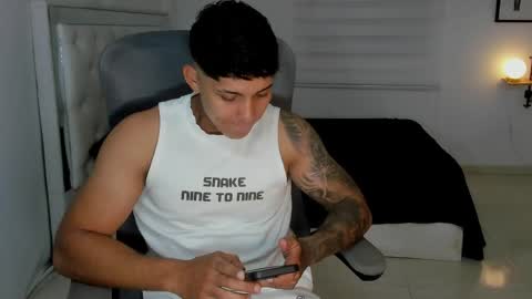 Snapshot of lunay_xtreemboy chatting on 05.12.26 Lunay online show from 05.12.26
