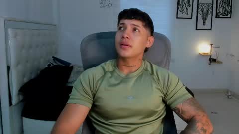 Snapshot of lunay_xtreemboy chatting on 06.20.26 Lunay online show from 06.20.26