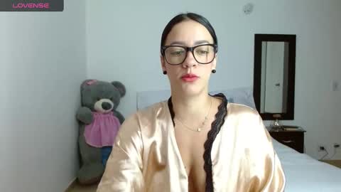 lunayois02 online show from 12.30.24