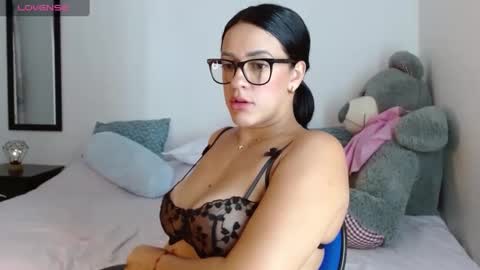 lunayois02 online show from 09.19.25