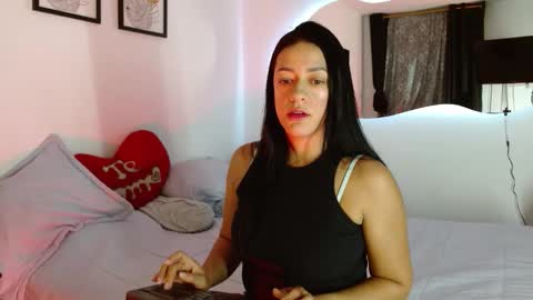 lunayois02 online show from 02.09.26